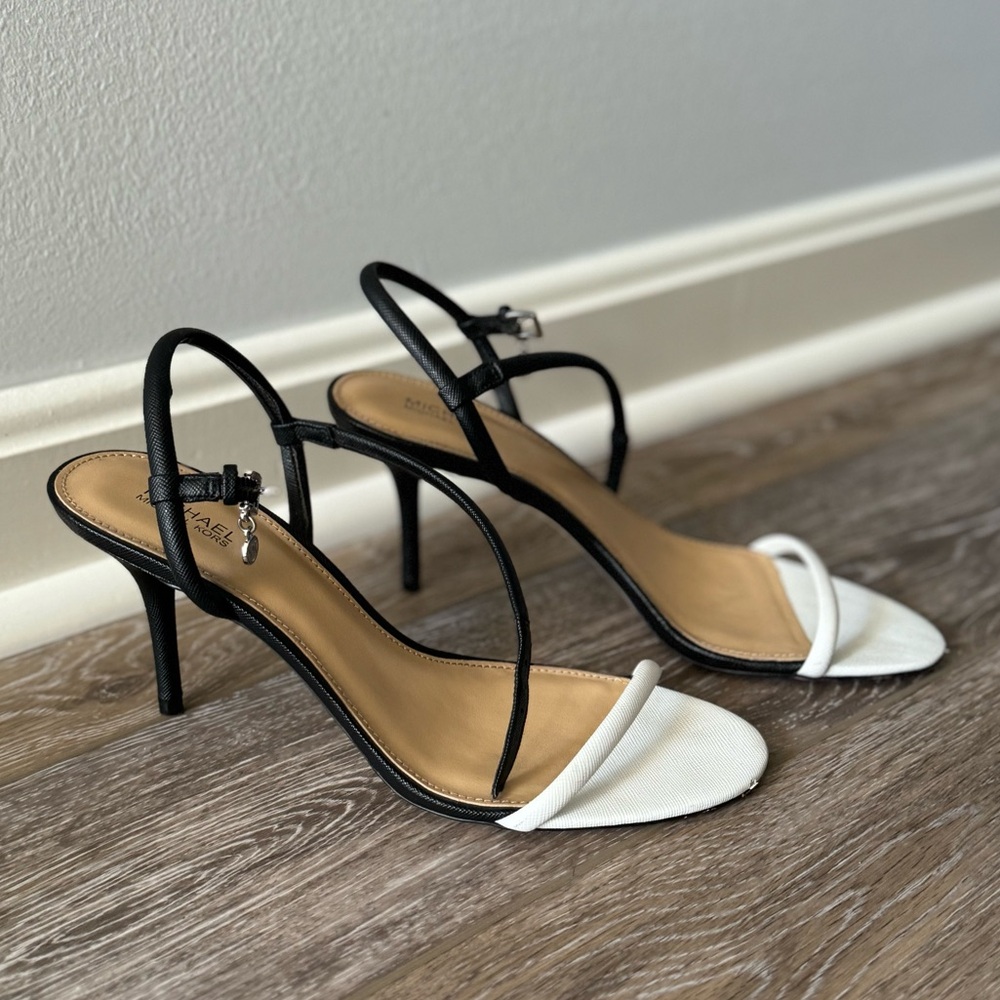 Michael Kors Heels black & white. Size 9(runs like 8).Perfect for summer! 👠